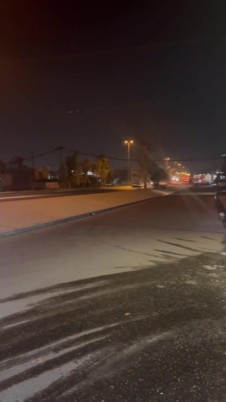 بيت للايجار المساحه 200 متر عدد الغرف 2 و اسقبال وصاله طابق واحد + بيتونه يصلح سكني وتجاري موقع تجاري 
الموقع حي صدام سايدين النعيمي مقابل سايدين الموله قرب جامع النعيمي  للاستفسار ؟ ***********
