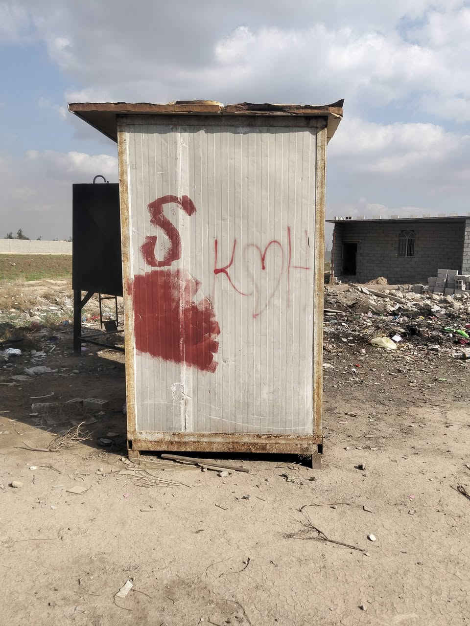 سلام عليكم كرفان البيع العنوان بغداد جسر ديالي الكرغولية سعر 225 وبي مجال ***********
