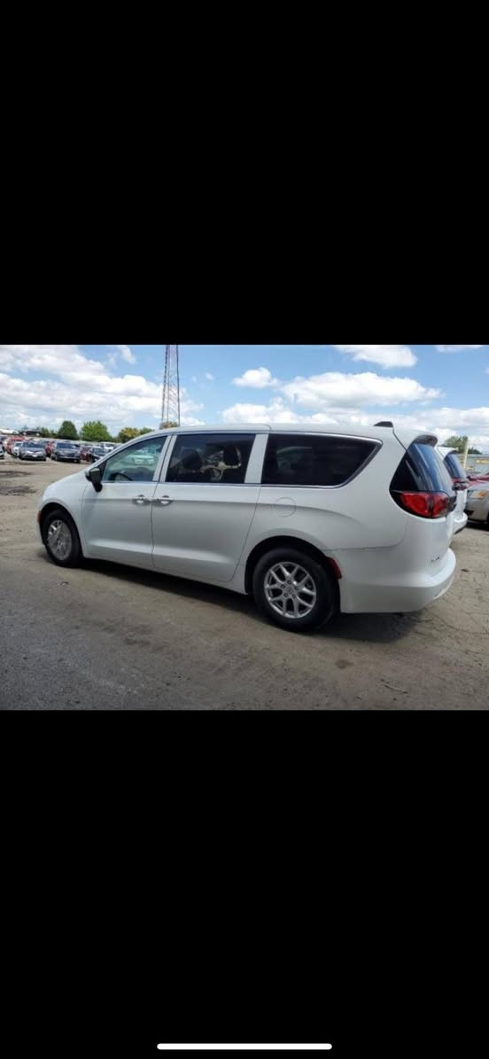 بسم الله الرحمن الرحيم
كلايسلر فيوجر 
موديل 2023 
السياره زيرو 
وارد امريكي تقرير مياء امطار قطره ماء ما داخل 
العنوان ديالى بعقوبه 
السعر 235 بدون رقم واذا مرقمه 255
***********
