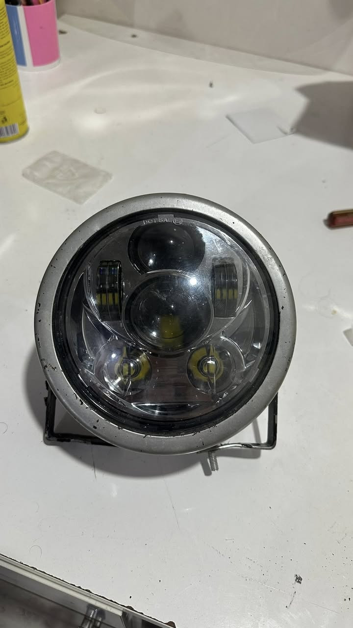 سلام عليكم عدسه زينون للكلاسك(يرهم سلاشر و ستد) و يرهم بطح هم 
قياس 5.75inch 
سعره 65 الالف 
مكاني كركوك متوفر توصيل 
***********
