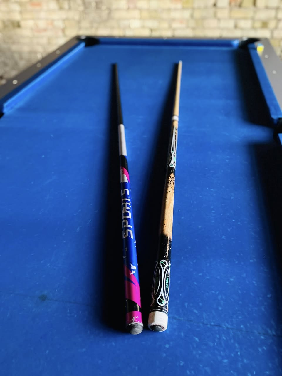 سلام عليكم ميز بلياردخشب8قدم ويا 2كيوبات                                 الرقم فقط واتساب ***********نظام جكات برجل لتجنب الرون
