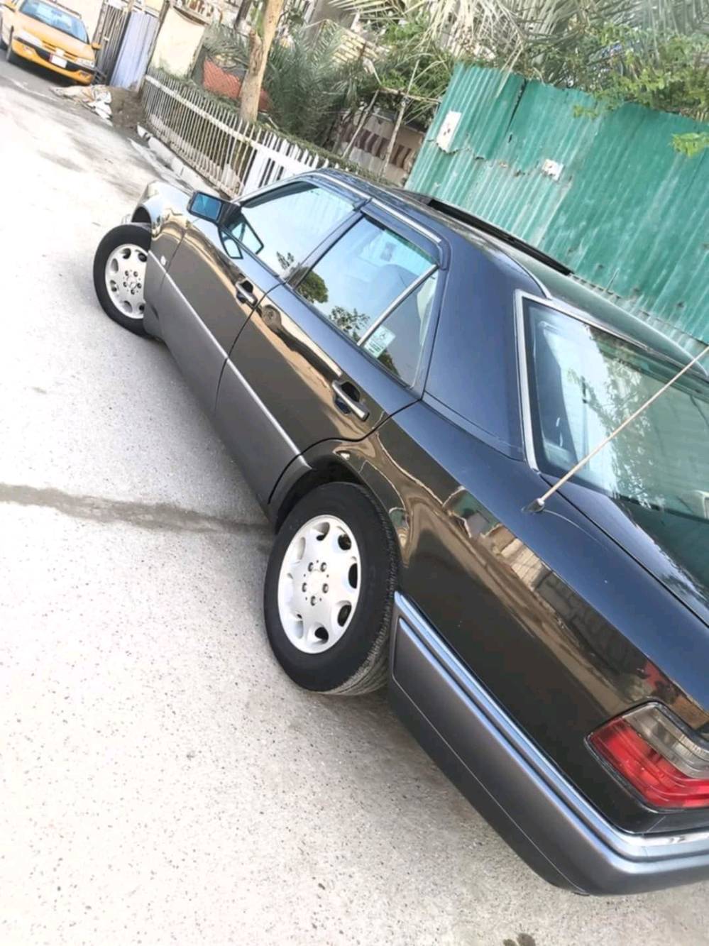 بيبي شبح موديل 92 رقم بغداد سنويته للشهر 11 مكينة وكير خير من الله تدفئة تبريد كله شغال بردة خلفية شغالة حتى التجوات الخلفية شغالة أريل ينزل ويصعد ويا السويج
تخم سماعات مع دمام خلفي منضومة لايت زنون شمسية كاملة فتحت سلايد طكيتن شغال أدامة كاملة على المكينة حتى امصور التفاصيل كاملة صدر امامي وخلفي كله جديد تخم تاير مع باتري جديد 
تحويل مباشر بأسم ولد صديقي السعر ب 88 وبيه مجال العنوان ديالى الغالبية قرب محطة تعبئة وقود عين الشمس للأستفسار ***********