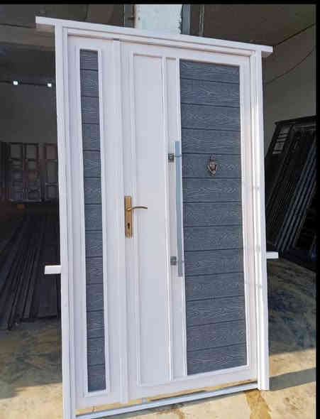 السلام عليكم ورشه حداده لعمل جميع الابواب  وشبابيك  والمراجيح سقايف  وبأسعار مناسبة جدا الشارع البره قرب حجي ستار البنجرجي مقابل منضمه مؤسسة الخيرر
واتساب ***********
