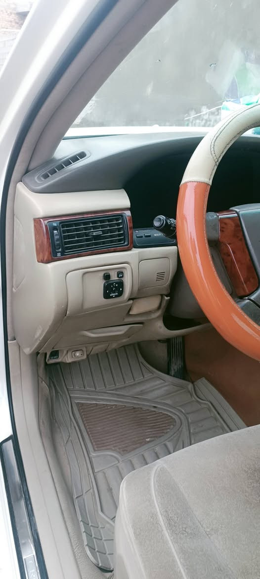 السلام ملكة للبيع رقم كركوك ما مفحوصة وكالة فقط من المالك رقم و سنوية وملصق مكينة وكير وحدادية جدد تبريد قطعتين ثلج 4دكم بردة خلفية مكينة ديفور شاشة السعر 90وبيه مجال ***********
