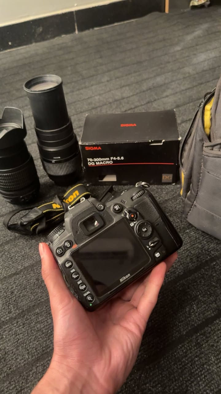 كامرة نيكون للبيع D7000 نضيفة كلش ستخدام شخصي ما مستخمة  هواي ***********
