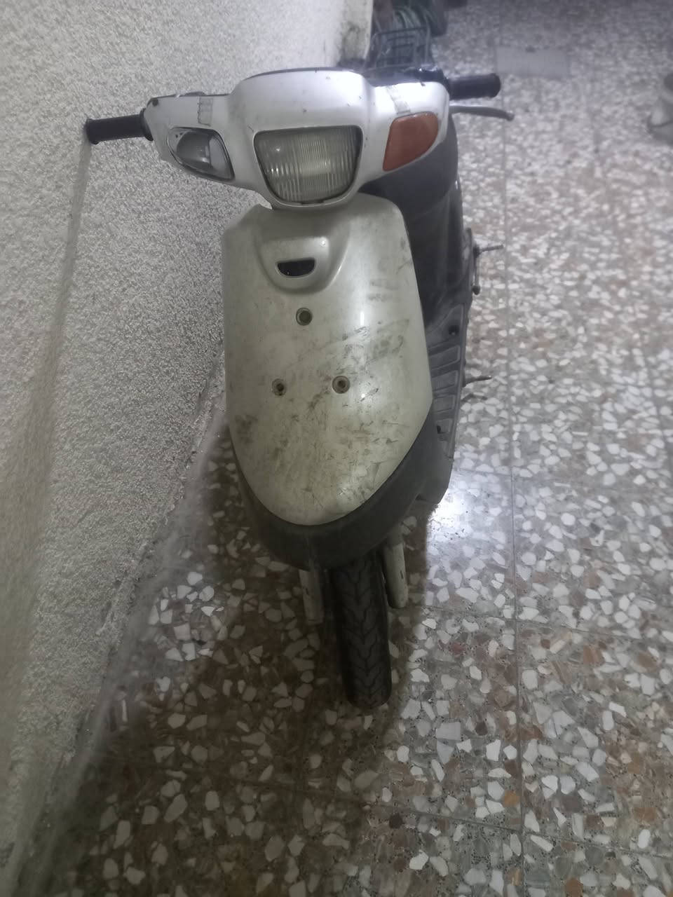 سلام عليكم دراجه بطه فحل للبيع شغاله هندر واحد مكينته ناعمه تخبل شلعه فول صالنصه اصليه كابريتر اصليه لايت هورن كله شغال تفيدك للشغل للبيت تترحملي عليهة نقصه فقط جوزه نكسر سويج بيه وذبيته سعرهة ١٢٥ وبيه مجال بسيط للشراي مكاني بغداد العبيدي رقمي ***********
