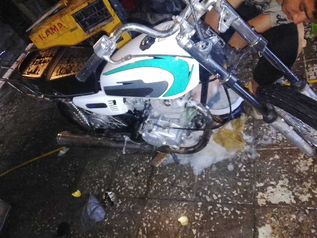 السلام عليكم دراجه 4 قير كلك للبيع السعر 275 وبيها مجال شيء قليل نجف حي العسكري مدارس شغاله محرك ناعم الاستفسار على هذا الرقم ***********
