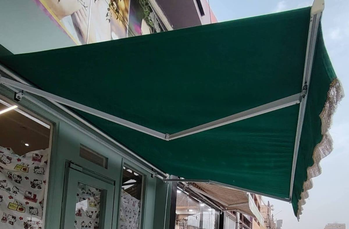 مضله مطرية  شمسية قماش درجه أولى فتح وغلق يدوي العرض 3 متر
الطول مترين ونص استخدام أشهر نظيفه كلش مشتريه ب٨٠٠ ابيع ب٤٠٠ مكان نجف مهندسين التواصل ع رقم ***********
