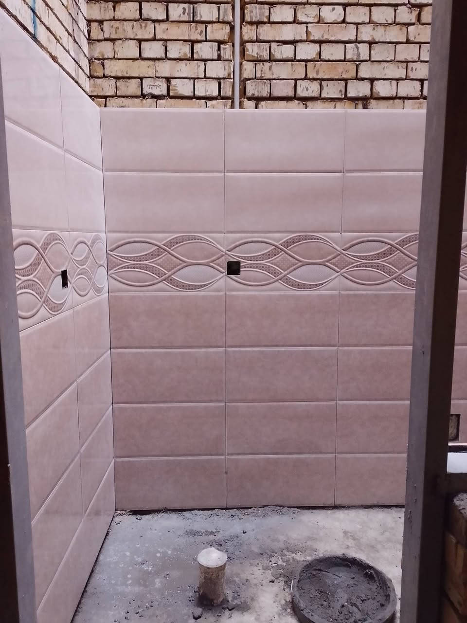 السلام عليكم خلفه سيراميك ارضيات متفرغ***********
