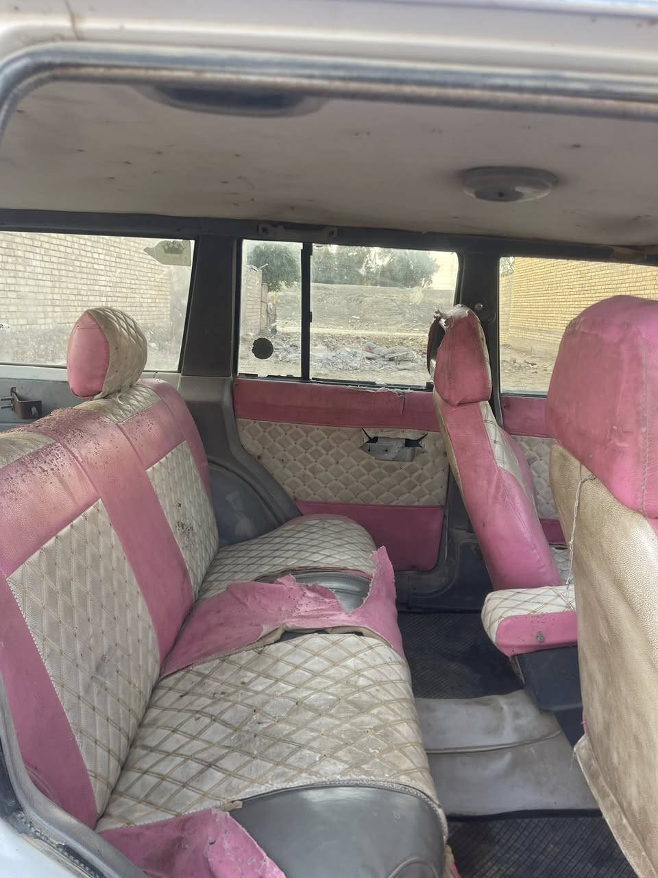 السلام عليكم للبيع أو مراوس جيب شيروكي  ١٩٩١ رقم قادسيه مشروع وطني راعيه بالحمزه ماواصله اكفلك سرقه وعشاير محرك ونجي كير حداديه تخم تاير خير من الله كهربائيات شغاله مكان ناصريه مركز السعر ١٦ وبيه مجال 
رقم***********
