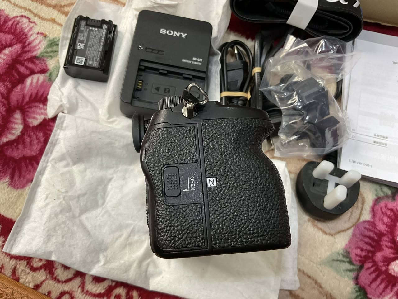 سوني a7S3 اخت الجديد نظافه 99%
سعر البدي 3 ملاين  شتر 500 صوره فقط

وعندي عدسات جي ماستر جديد.  بيع او مراوس 
عدسات سوني جديد ما مستخدم 🆕 شركة
عدسه 70-200 جي ماستر 2 
عدسه 24-70 جي ماستر 2
مكاني بابل. بيع او مراوس 
***********
