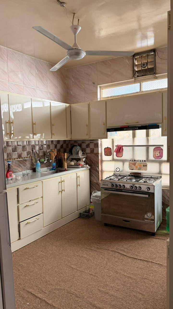 🏡 الدار للـــبيــــــــع  
📍 الموقع: شارع_80 خلف العاب ارض بابل مباشرتا 
✨ المواصفات:  
▫️ المساحة: 220 م² 
▫️ الدار ركن على شارعين 
▫️ طابو ملك صرف 
..........
🔹 الطابق الأرضي:
- مطبخ 
_ صالة استقبال الضيوف 
_ كليدور    
_ غرفتين نوم مساحتها  
_ مجمع صحيات
_ كراج سيارة مع مضلات شمسية درجه اولى 
_ صحيات خارجية
🔹 *الطابق العلوي:
- غرفة نوم 
_ كليدور 
_ مجمع صحيات
---------------------------------
📞 للاستفسار والمعاينة: 
الاتصال على الارقام :
***********☎️ واتساب    
او مراجعة المكتب 
الحلة _  شارع المقام / مجاور مول الحسن 
--------------------------------
✅ نستقبل جميع عروضكم السكنية 🏠 والتجارية 🏡 بكافة مناطق الحلة
