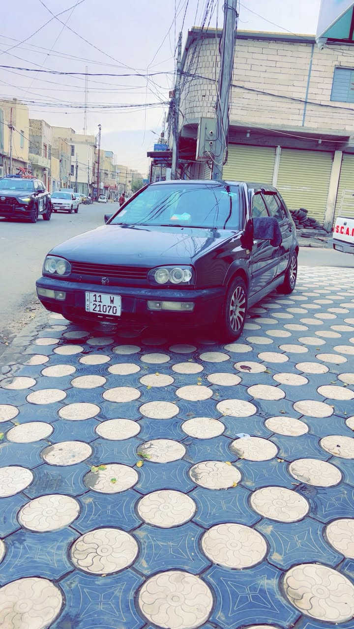 سلام عليكم شباب كولف مديل ٩٢ كير محرك نضاف تبريد شغال كهربائيات مابيهن نقص  سياره حداديه ٧٥بل ميه مكان نجف رقم بغداد ال٢٧ تخم تاير جديد غرفتها فقط بطانه باب سايق تعبانه الباقيه كلها حلوه  سعرها ٣٧ رقم ***********
