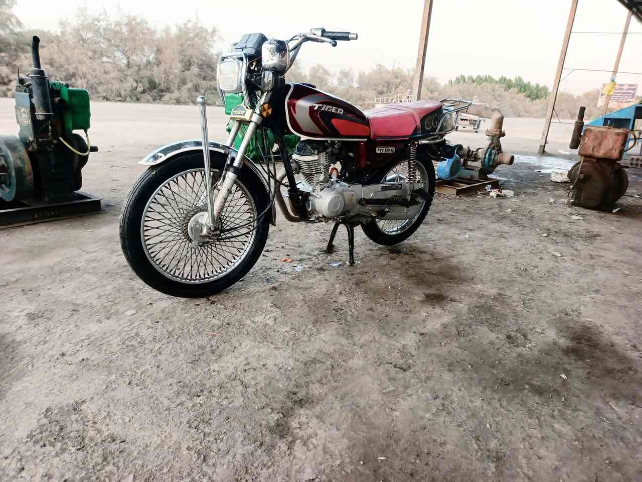 السلام عليكم دراجه تايجر للبيع اوراق كامله 2021 كهربائيات كلها شغاله محرك خير من الله دراجه خير من الله مال جناي السعر ب 400 وبيها مجال مكاني بالحمزه الغربي والاستفسار على هذا الرقم‏‪***********‬‏
