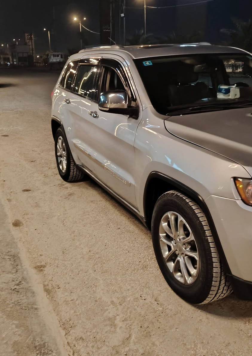 سلام عليكم
للبيع
جيب شيروكي مديل 2011 امريكي
بيهة ثلاث قطع بدون دواخل كفالة كير محرك حداديه وتبريد عل شرط رقم بغداد نكليزي مداور ثاني يوم 
فول مواصفات بنرامه حساسات مري شفط عل شرط
السعر بـ 158 بيهة مجال  مكان نجف كوفه الاتصال ***********
