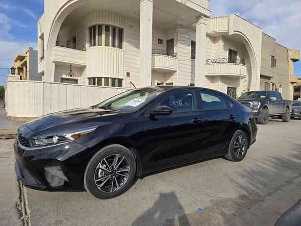 سلام عليكم اخوان
كيا فورتي  2024 ✨️
LXS 
دخول جديد تترقم شمالي 
لون اسود ابو الشذرة 
 بجم كبس بدون ارباك 
مواصفاتها 
مكينة 2000 دوش المرغوب 
ويل كب 
متعددة انظمة القياده (ايكو .نورمال . سبورت)
رادار نظام القيادة الذكيه 
توقف تلقائي عند الاقتراب من جسم قريب 
رادار وتحديد المسار 
مانع الانزلاق مع تحديد السرعة ( الكروز) 
شاشة كبيره بل وسط 
شاشة عطلات
ضرر خلفي بسيط جدا مرفق صور و رقم شاصي .....
الموقع قضاء الحمدانية 
***********
***********
السعر : 157.  و مجال بسيط .
