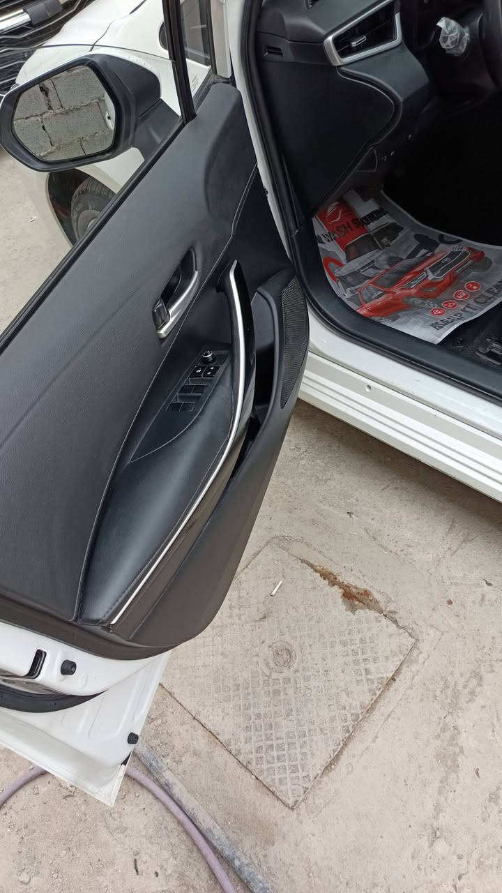 كورولا خليجي 2025 ماشيه 9000 بيها رصعه بالباب وشخط صغير مثل ما موضح بالصوره سياره فول من عدا الكشن الكهرباء الداخل جلد قطعتين تبريد شاشه بصمه هايبرد سياره ورقم بغداد مشروع وطني وباسمي ثاني يوم التحويل مكاني بغداد اي استفسار اتصل على هذا الرقم السعر 160 وبيها مجال ***********
