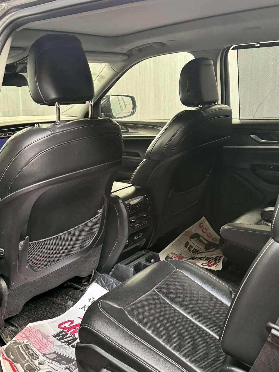 سلام عليكم  جيب موديل 2023 فول للأخير الممشى 30الف مايل  موصفات السيارة 7راكب كشنات كهرباء كشنات تدفئة تبريد استيرن كهرباء بنوراما على طول السيارة شاحن لاسلكي  8منافذ شحن  كامرات محيطية وداخل السيارة يعني 6كامرات حتى المراية كامرة فول معروفة مواصفات السيارة بعد مواصفات كديلاك  مكينة كير مكفولات طبعاً السيارة 6سلندر  السونر منشور وية الصور العنوان بغداد البلديات الرقم للأستفسار ***********
