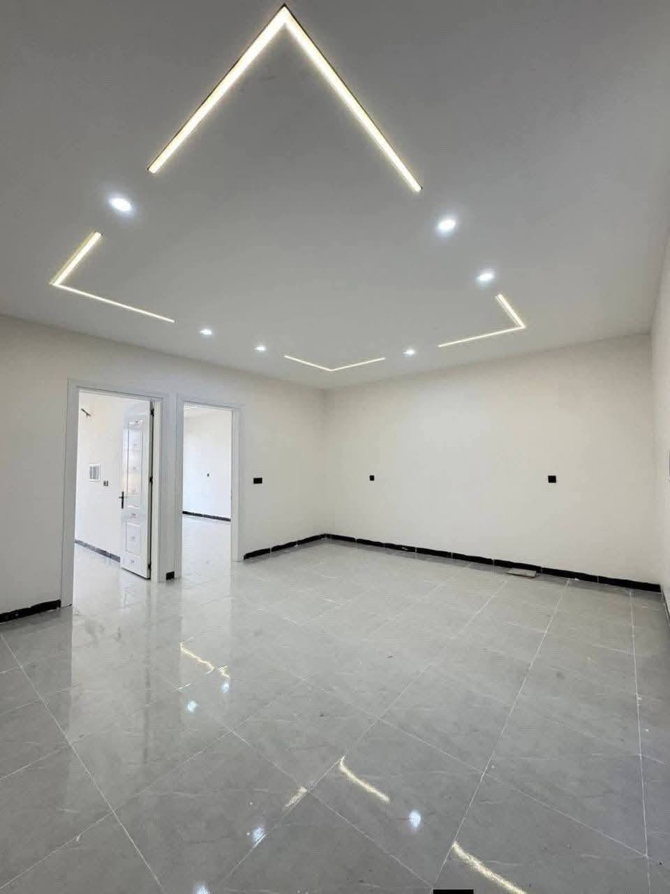 🏠 للإيجار في السيدية
بيت مساحة 180 متر

✨ يحتوي على:

4 غرف نوم 🛏️

مطبخ 🍽️

صالة 🛋️

خدمات 🚿

موقع الاقتصاديين 

📞 للاستفسار أكثر: الاتصال عبر أرقام الاتصال
📲 يوجد واتساب  ***********
***********
