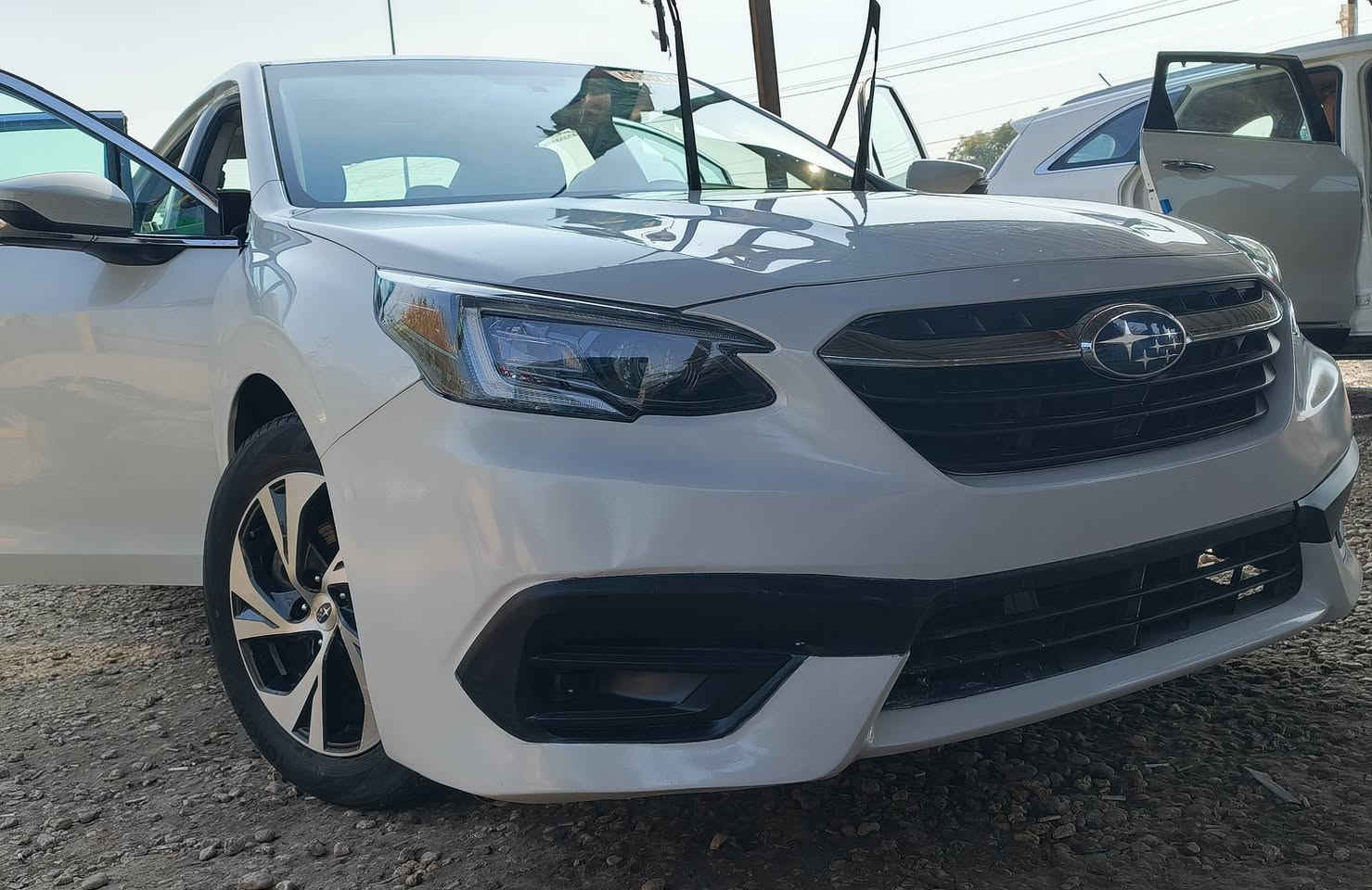 السلام عليكم للبيع سوبارو ليجاسي 22 فول مواصفات لمتد منفيس باسمي ضرر جاملغ خلفي وباب  خلفي السعر 140بيها مجال للتواصل ***********واتساب
***********
