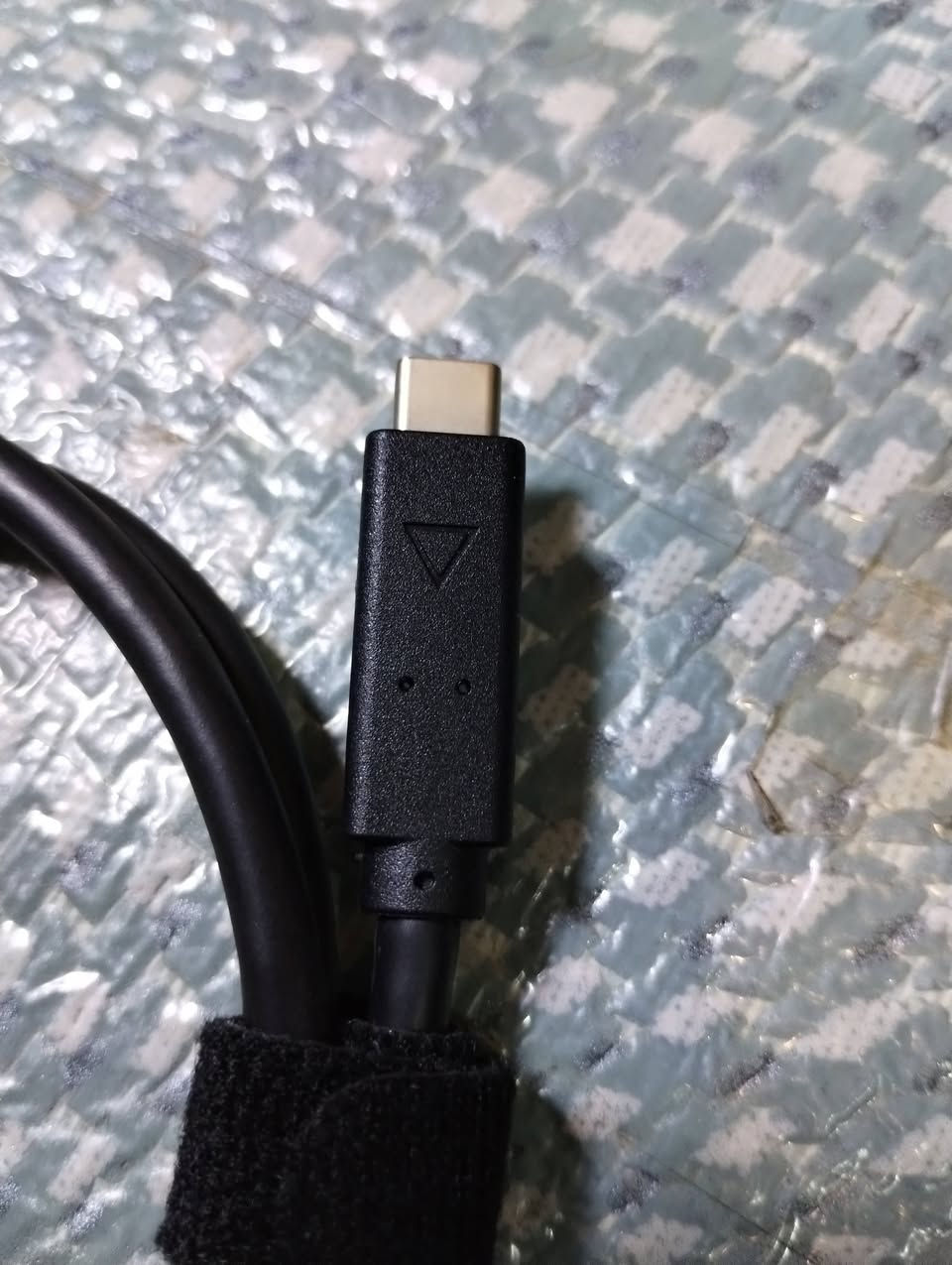 اسم المنتج: كيبل طاقة وبيانات بقدرة 100وات و10Gbps من ماركة eve
العلامة التجارية: eve
اللون: أسود 
العدد: 1
الحالة: جديد
السعر: 13 ألف دينار

متوفر توصيل لكل أنحاء العراق 🚕🚀🌀

⛔ مواصفات المنتج:-

الأداء: معتمد بتقنية USB SuperSpeed، يدعم سرعات نقل بيانات تصل إلى 10 جيجابت في الثانية.

توصيل الطاقة: يدعم تقنية USB Power Delivery 3.0 بقدرة تصل إلى 100 واط.
----------------------------------------------------------

ناوی بەرهەم: eve 100W 10Gbps پاوەر و کێبڵی داتا
 مارکە: ئێڤ
 ڕەنگ: ڕەش
 بڕی: 1
 مەرج: نوێ
 نرخ: 13 هەزار دیناری عێراقی

 گەیاندن لە سەرتاسەری عێراق بەردەستە 🚕🚀🌀

 ⛔ تایبەتمەندییەکانی بەرهەم:

 کارایی: بڕوانامەی USB SuperSpeed ​​ی هەیە، پشتگیری لە خێرایی گواستنەوەی زانیاری دەکات تا 10 Gbps.

 گەیاندنی کارەبا: پشتگیری لە USB Power Delivery 3.0 دەکات بە توانای تا 100W.

 ----------------------------------------------------------

Product Name: eve 100W 10Gbps Power & Data Cable
Brand: eve
Color: Black
Quantity: 1
Condition: New
Price: 13,000 Iraqi Dinars

Delivery available throughout Iraq 🚕🚀🌀

⛔ Product Specifications:

Performance: USB SuperSpeed ​​certified, supports data transfer speeds up to 10 Gbps.

Power Delivery: Supports USB Power Delivery 3.0 with up to 100W.

-------------------------------------------------------


**إذا كنت صاحب هذا الإعلان وتريد حذفه لأي سبب، رجاءا أرسل رسالة إلى الدعم الفني**