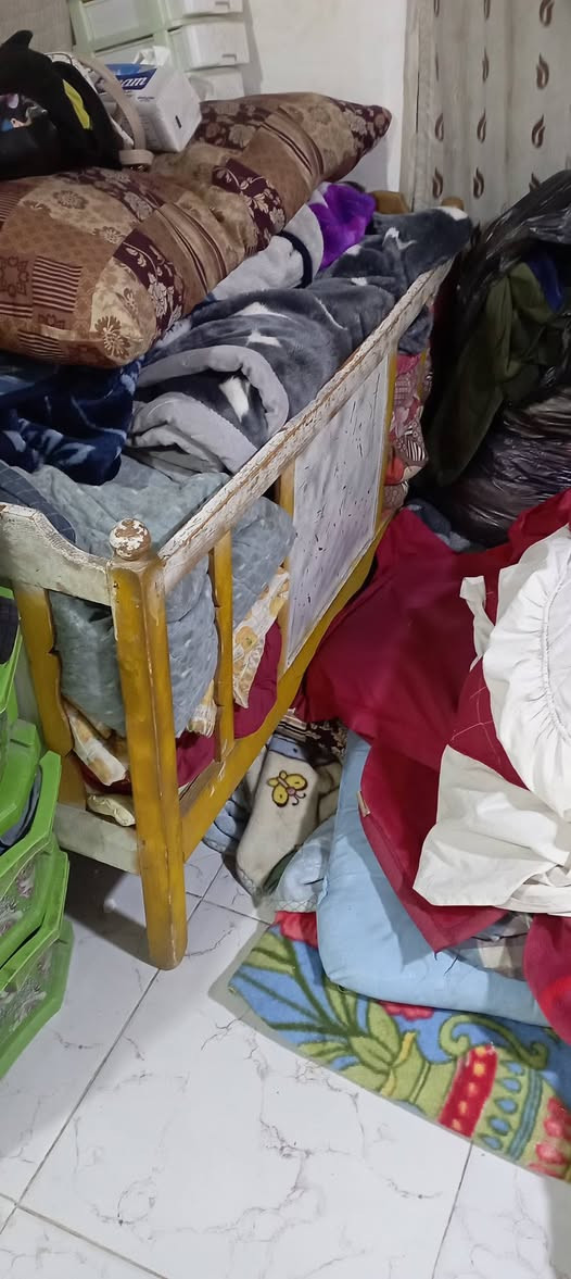 سلام عليكم مغسله سعر 20 الف 
كاروك سعر 35من عمر سنه الحد عمر 6سنوات يحمل كاروك 
صوبه كهرباء عدد ثنين سعرهن 25 
ساحق كهرباء الذبان البك بيه نقص بس شمع سعر شمع 3الاف عندي عدد ثنين سعرهن 20جديد تنباع 25مكان حي عامل سوك اخير قديم ***********الي يحب يأخذ كلهن حسبهن اله 80
