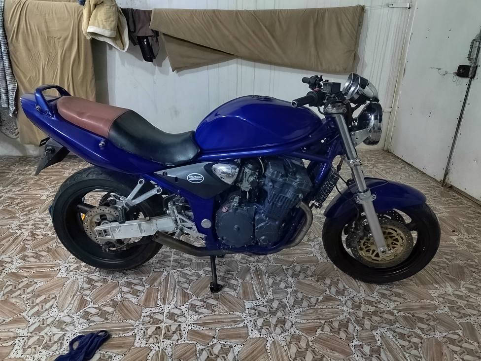 Suzuki bandit 750cc ماتؤرةيكي خاوينة  بئ عةيبة بةشةرتة تةنها كةورةي كرايتةوة مةكينةي كةبسة رةقةم تةلةفؤن *********** أربيل, العراق
