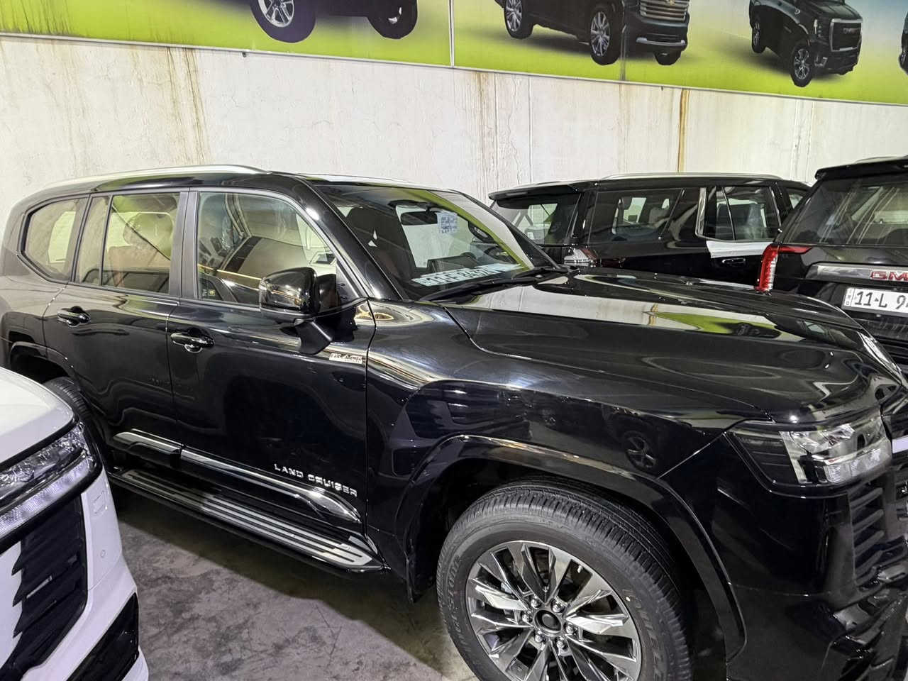 السلام عليكم 
لاندكروز بلاك بريم 2025
GXR مكينه 4000
مرقم كامل 
زيرو 
سعرها 78 الف دولار وبيها مجال بسيط 
مكانها معارض النهضه شركة اللامي 
للاستفسار اكثر:***********
