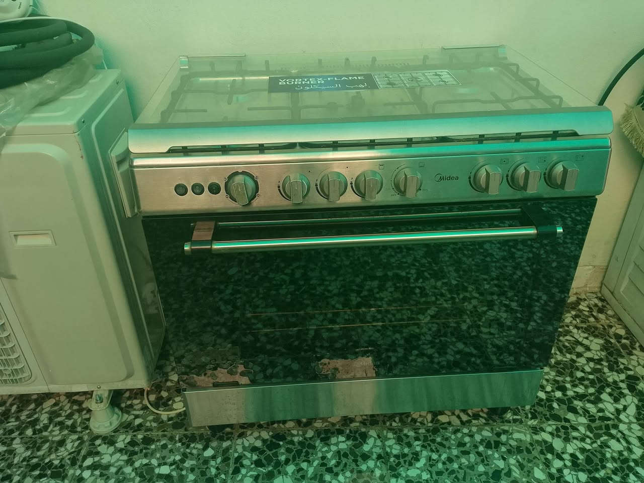 طبلات وحده كبيره 4صغار جدد طباخ ميديا 5عيون شغال فرن جداحه *********** بغداد العطيفيه واتساب او خط ما متواجد خاص
