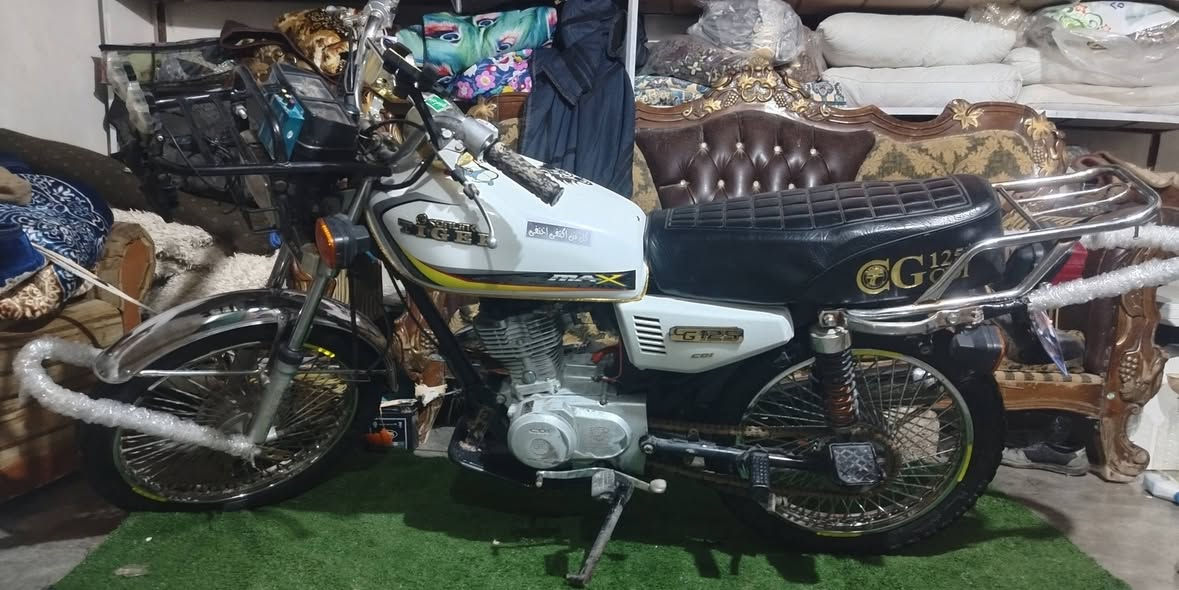 السلام عليكم موطور سونك تايكر 4كير
محرك لا صرف ولا بخار
موديل 2020
 كهربايات كلهه شقاله
 نضافه فول
شلعه ورزانه
موطور احله من الصوره
السعر 370وبي مجال قليل 
يرهم مراوس
يعوزو اغلاف زنجيل فقط
مو شراي لا تساحيني ولا تكسر بالسعر
مكاني: الزاب: الصباغيه 
ه‍ ***********
