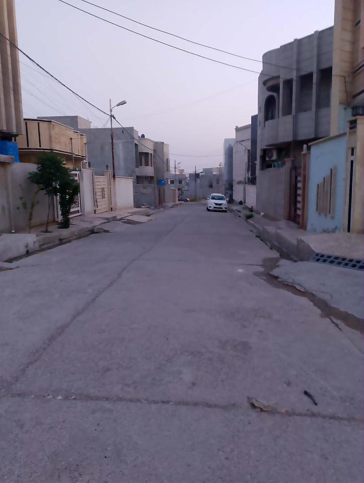 السلام عليكم
⭕️ قطعة ارض للبيع ( حي الملايين الثانية ) قرب جامع موفق شيت مطل على ثلاث شوارع . 
ارض بمساحة 200م  واجهة 10 عمق 20 شروق .
زراعي جمعيات وصل بلدية اصولية كاملة . 
رقم القطعة 250 جزء من القطعة 351 مقاطعة 35 رشيدية . 

للاستفسار التواصل على الارقام :
***********
***********
