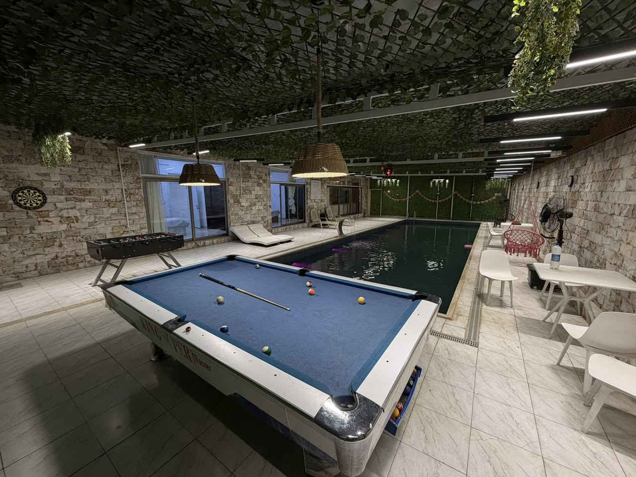 مزارع وشاليهات نونه وبطه لليجار اليومي مزرعه متكامله من جميع النواحي مسبح مغلق وحار بمساحه ٥ في ١٥ وسائل ترفيهايه للصغار والكبر متوفره بتطبيق اجرلي للاستفسار *********** ابو دره
