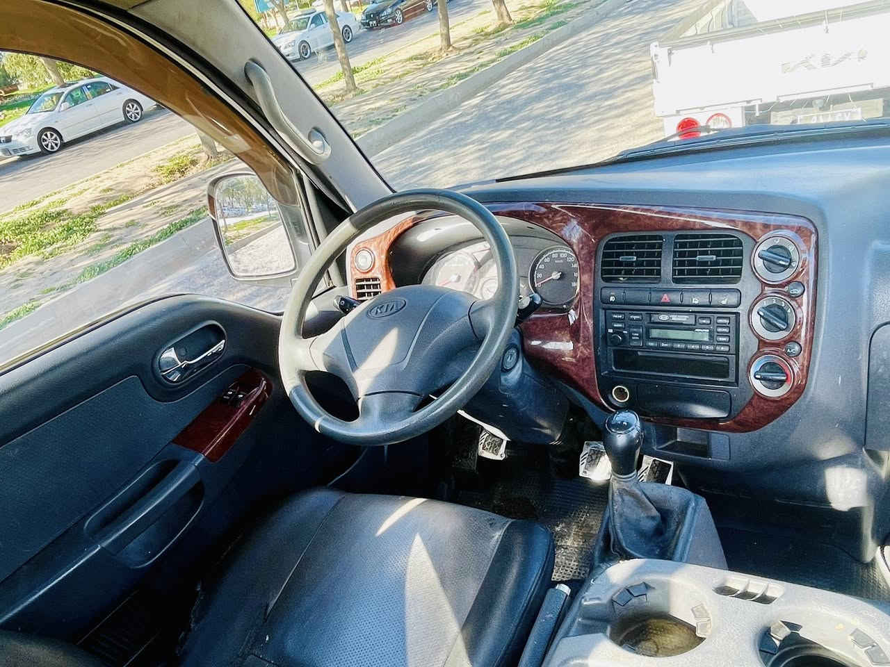 كيا 4000موديل 2009بيلاد  هه مو گياني به شه رت 5دگمه فول  بي نو قستاني  به شه تي گيرو مه كينه  براوه كه ي به شرت 5ته ن ***********شوين كه لار
