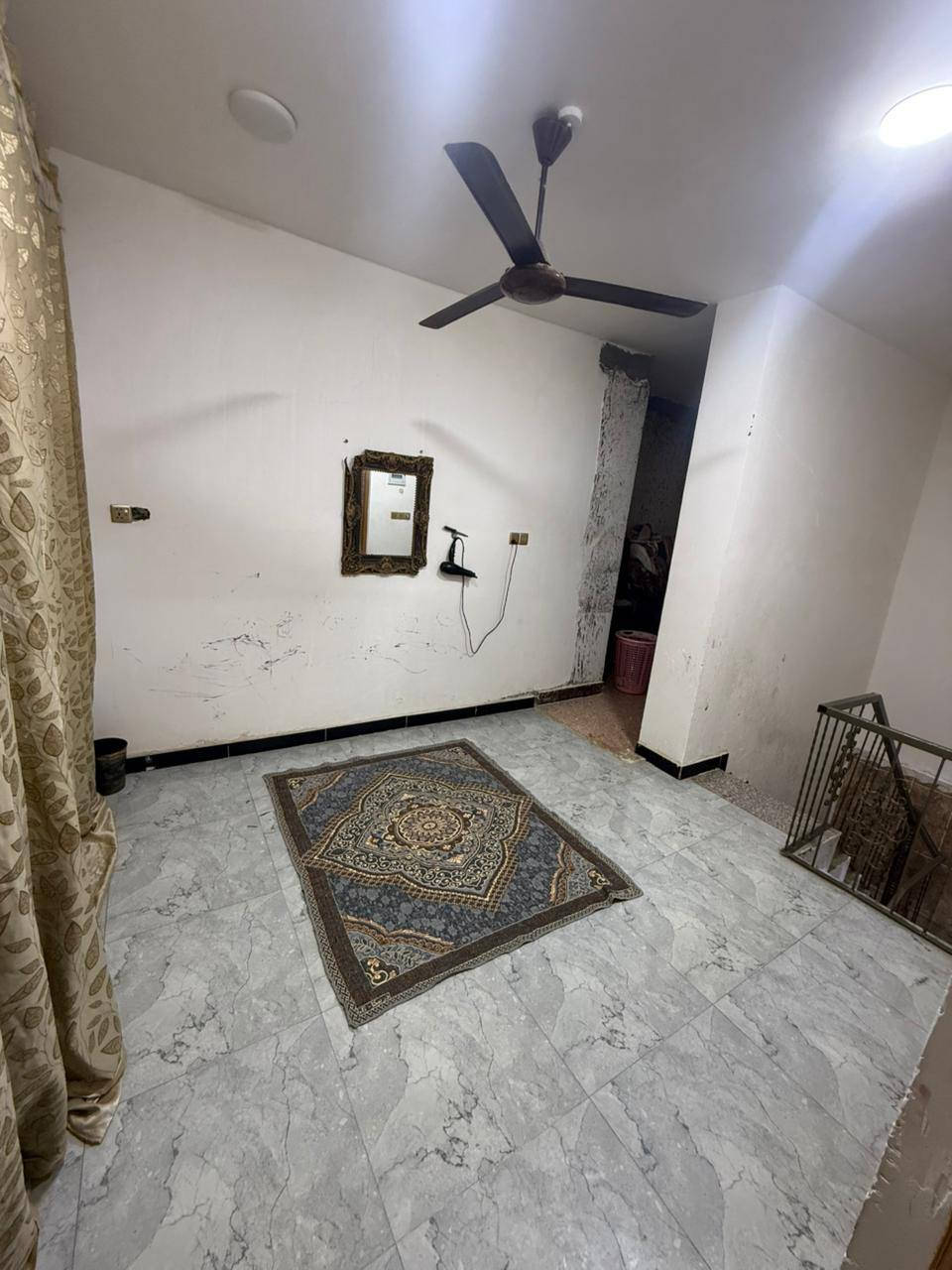 🏠مكتب الامين للعقار🏠
يعلن مكتب الأمين للعقار عن بيع دار مساحته
100متر  مربع منطقة داموك الجمعية
الواجهة 10*10
يتكون من طابقين بناء الطابق الاول 2017 والطابق الثاني 2022
🔹الطابق الاول يحتوي على غرفة نوم ومطبخ وصالة وهول ومجموعة صحية داخلية وخارجية
🔹الطابق الثاني يحتوي على غرفتين نوم وهول مخزن 

للاستفسار الاتصال على مكتب الامين للعقار
الكوت شارع دور العمال مجاور مجمع احمد التميمي.. على الهواتف

***********
***********
