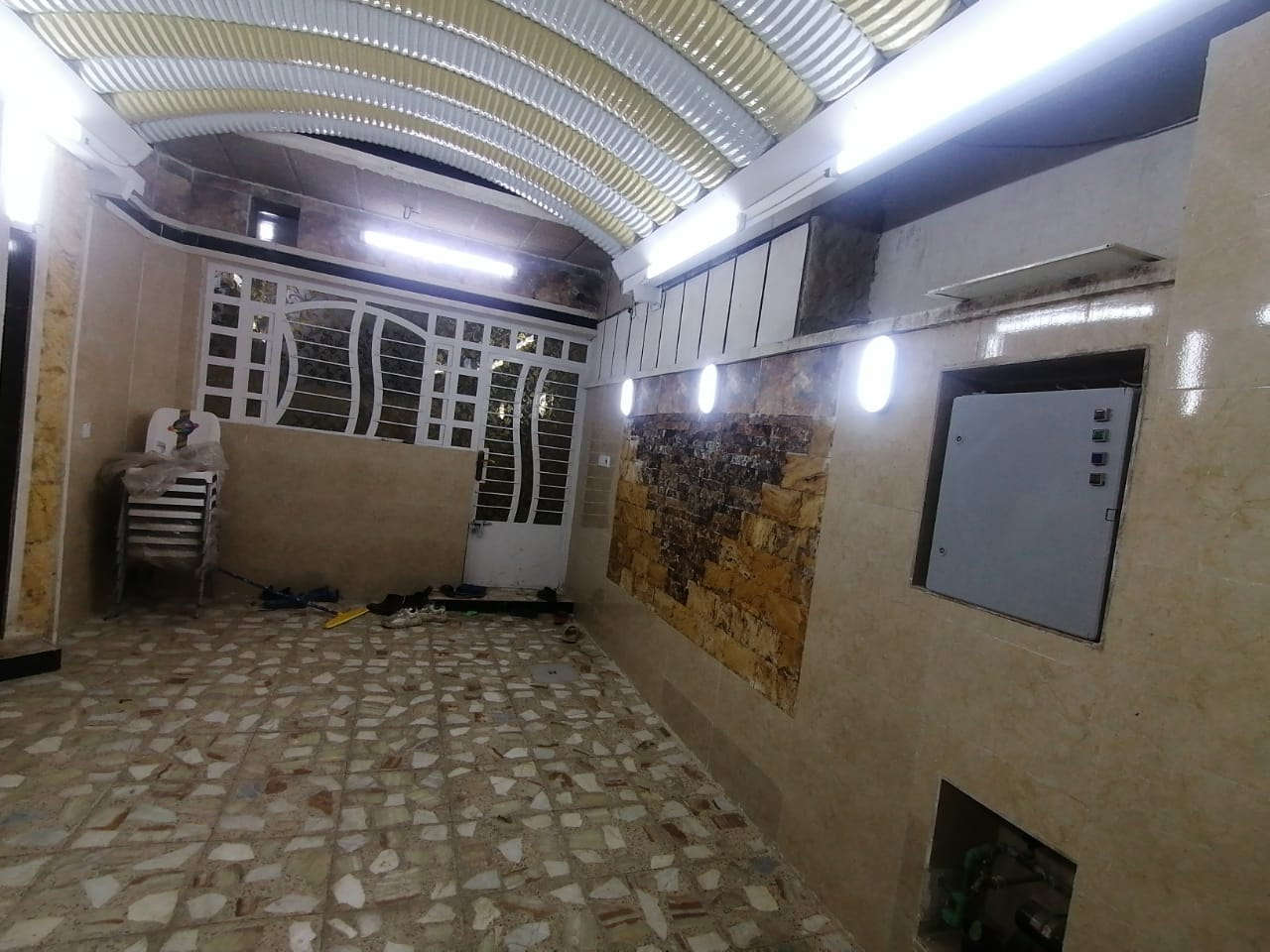 بيت طابو صرف نهاية حي المعلمين مساحه ١٦٠ م ٨ *٢٠ مقابل التشجير خلف مدرسه الناصره علئ الشارع الخدمي الاتصال *********** /***********
