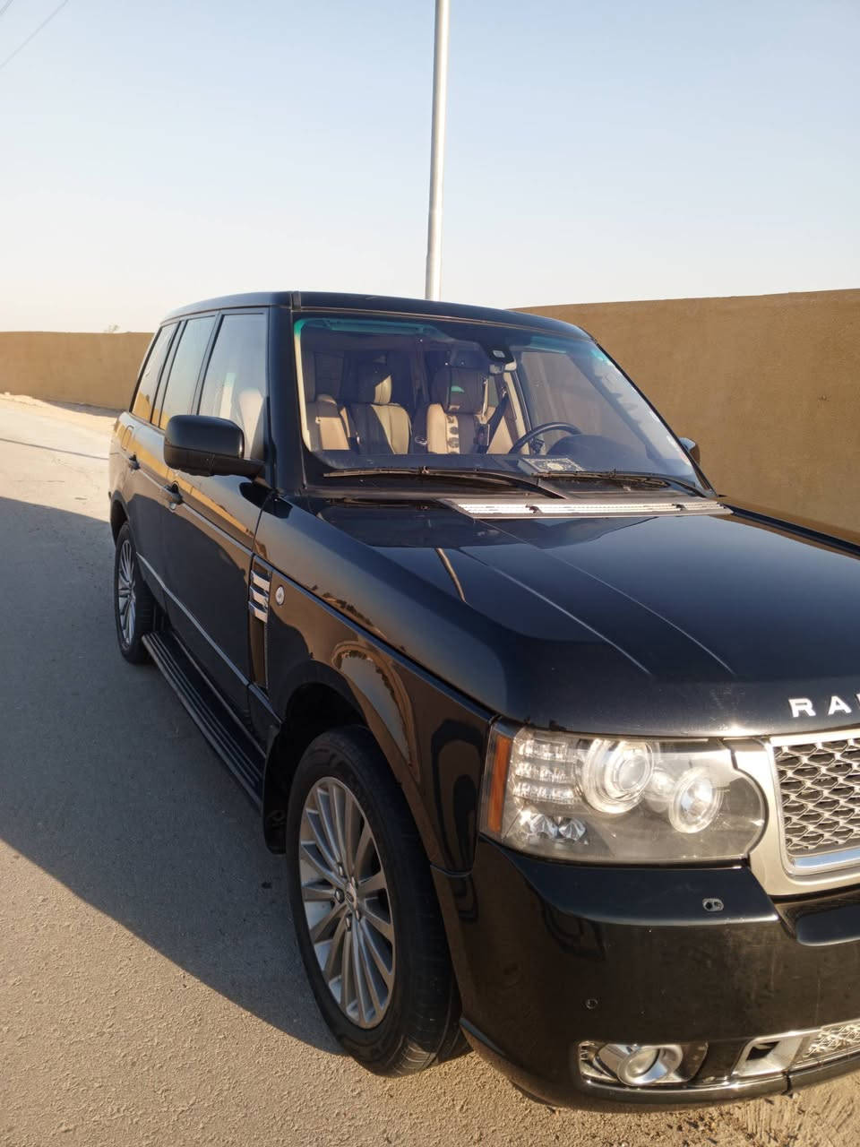 السلام عليكم اخواني الاعزاء من رخصة الادمن المحترمين للبيع او مراوس حسب القناعة رانج روفر خليجية موديل 2011 رقم أربيل دولي بسمي هزه جديدة مواصفات أوتو بايك راڤة أعلى فئة VIP مكينة 5700 بحالة جيد جداً كير مكفولات تبريد ثلج منظومة جديدة صدر أمامي خلفي جيد تخم تاير جديد عدد المسافات المقطوعة 170 KM حقيقة العنوان بغداد الدورة السعر 140 بيها مجال قليل هاتف 
***********
***********
 اسف على الاطالة
