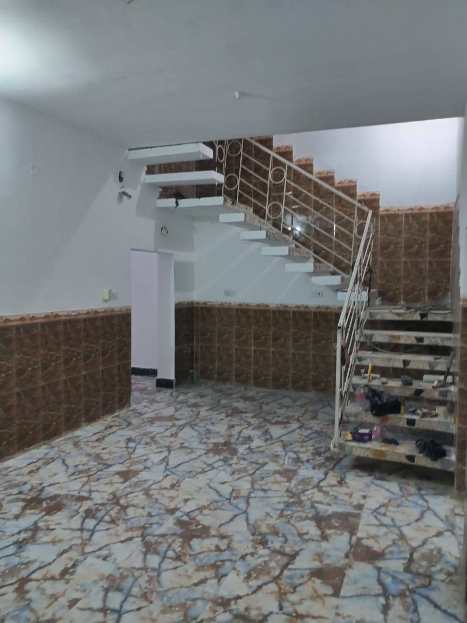 بيت (150) متر بناء حديث في منطقة حي المعلمين الجديد قبل الفتحة الأولى ،منطقة هادئة متكون من غرفتين وصالة ومطبخ وصحيات مع ساحة ،وترك دائر المنزل الايجار (350) ألف للاستفسار أكثر يرجى الاتصال على الرقم الاتي..

***********
