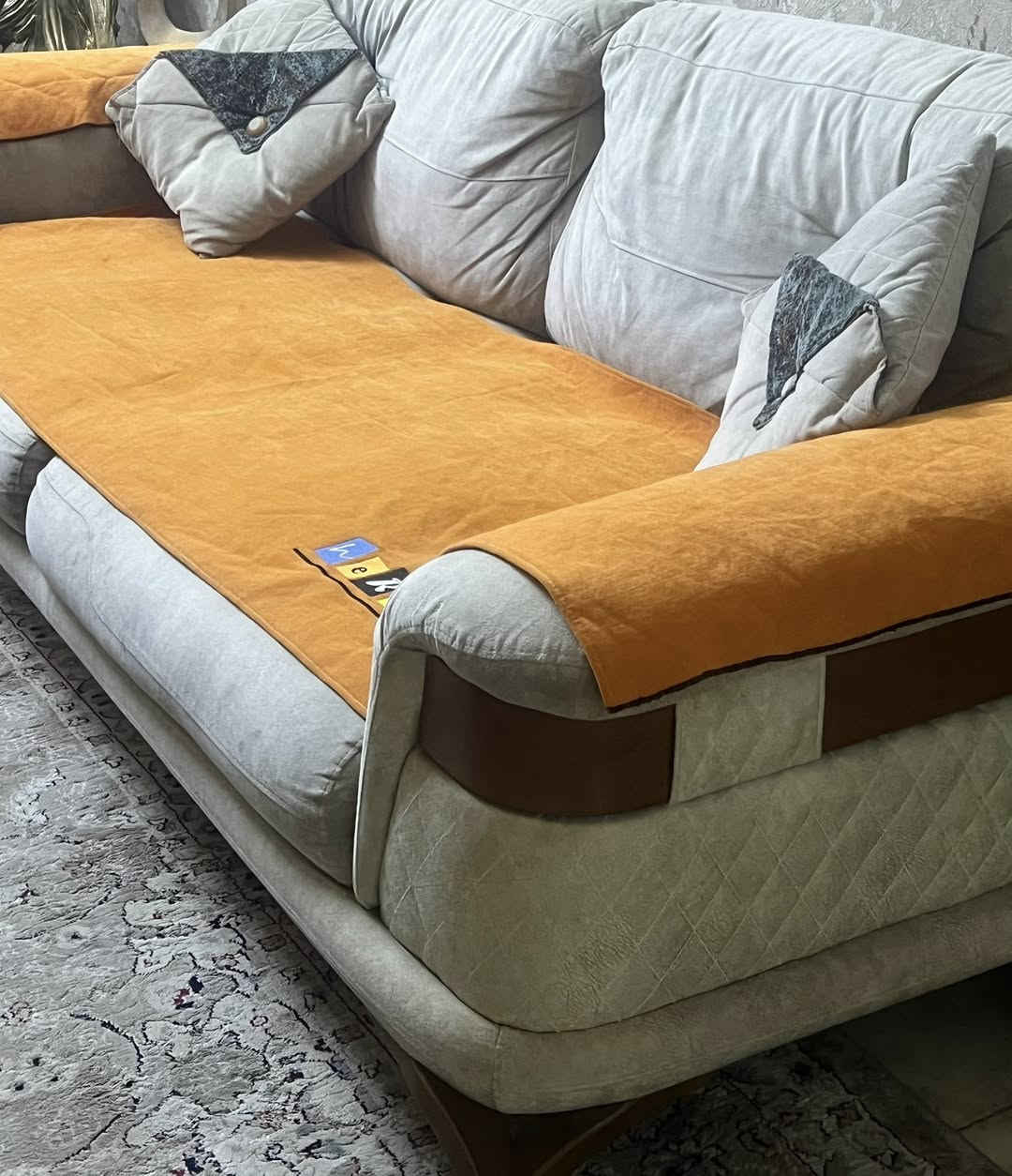 تخم تركي مودرن ارجل خشب زان مع طبلة وسطية  قماش وتر برو٨ مقاعد مكانه بغداد للتواصل على الرقم ***********
