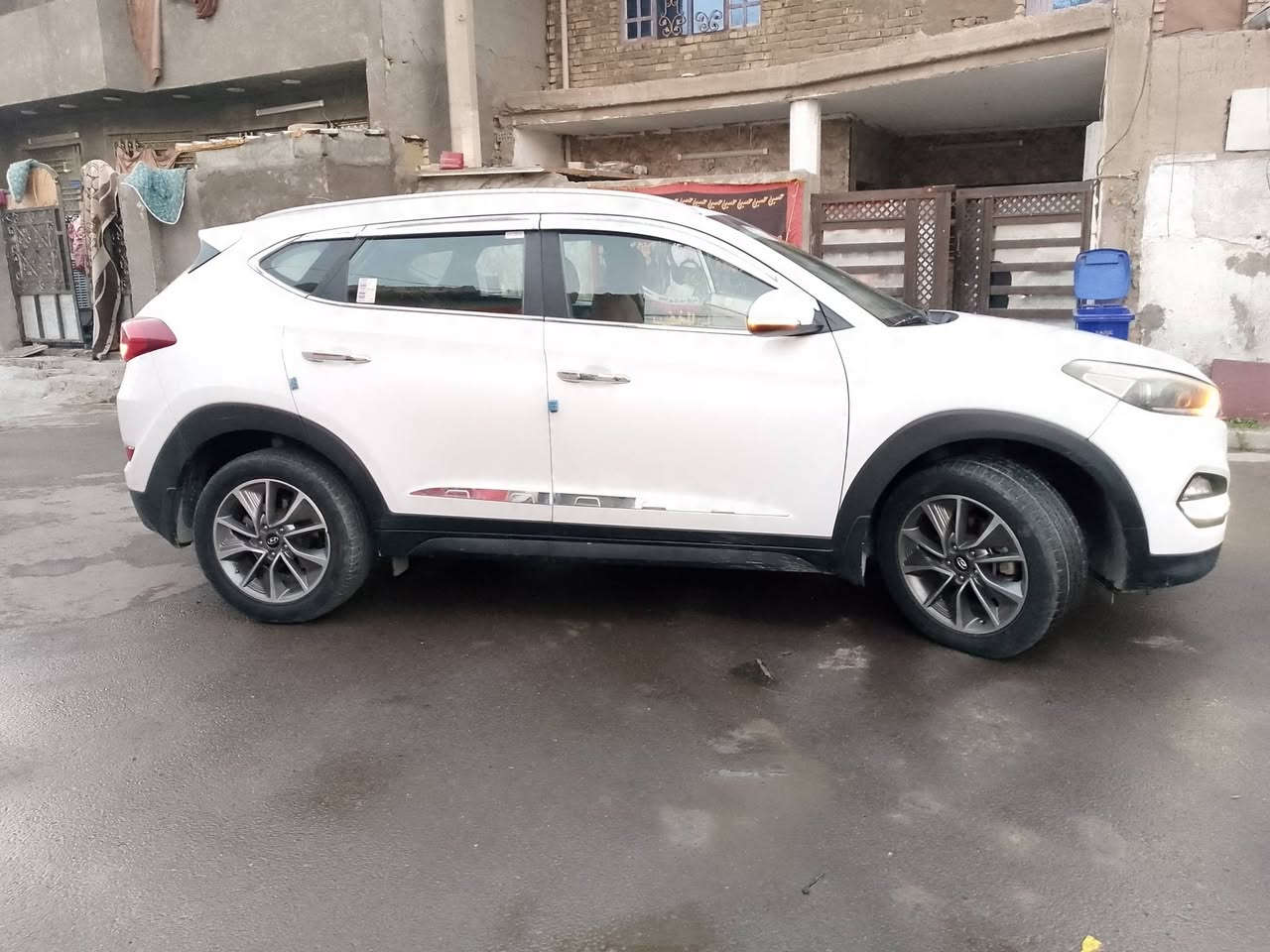 سلام عليكم
هيونداي توسان خليجي 2018                                                Hyundai..Tucson2018
 موديل..2018مكفوله كفاله عامه والسونار مرفق بل منشور 
المنشأ ..كوري
لون ابيض
محرك 2000 دوش
تبريد قطعتين 
تحكم ستيرن جهتين
كروس مثبت سرعة  
3أنضمة قياده (أيكو -سبورت -عادي)     
 حساس خلفي
حساس أمامي
كامرة خلفيه
ويل كروم بلادي
مري جانبية كهربائية شفط
أشاير مري
ليد نهاري زنون  
..........................
رقم انكليزي باسمي السعر 185وبيه مجال استفسار ***********
