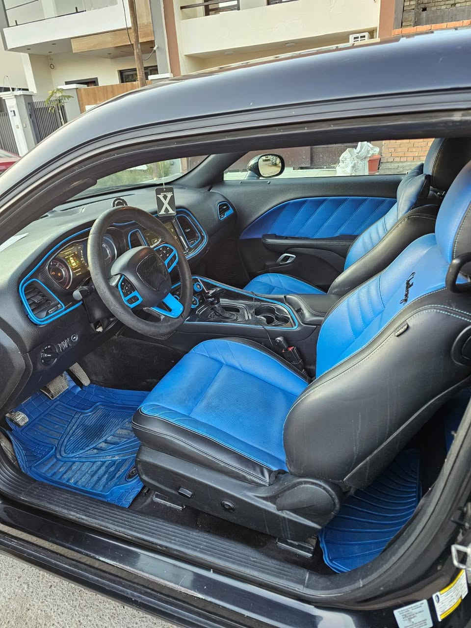 دوج جالنجر 
٢٠١٦
٦ سلندر 
مواصفات 
شاشه 
كامره 
كشن سائق كهرباء 
أضاف دوشمه حسين شماره 
اضافه كزوز وحلوك صوت حلو 
بيها صبغ باب وجملغات اماميه تبديل بنيد
محرك ادامه كامله تبريد شغال 
نقصها بس يمكن بوش طبلات وبس 
ماشيه ٢٣٠ الف كيلو 
رقم اربيل صاحبها عربي بالديوانيه موجود وتريد تحويل تريد وكال 
سعر ١٣٥ وبيها مجال للشراي مكانها عامريه بغداد هذا رقمي بي واتساب 
***********
