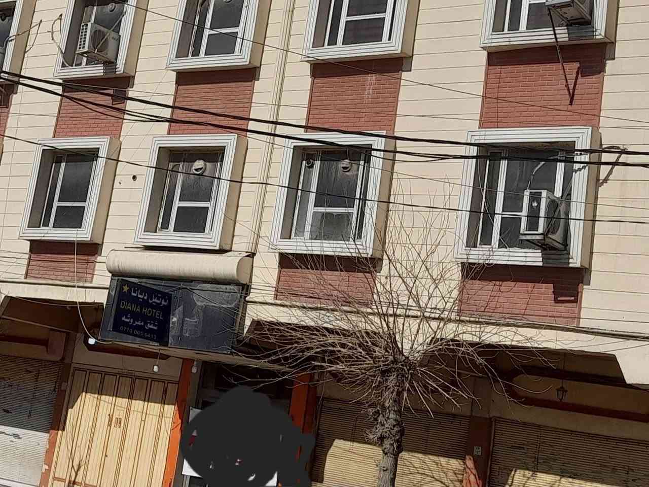 السلام وعليكم ورحمة الله وبركاته  .. رمضان كريم وخير انشالله أحبتي أصدقائي الأعزاء متابعي صفحة النسيم للعقار في السليمانية  .. فرصة استثمارية لا تعوض للراغبين في الاستثمار في السليمانية  .. يوجد لدينا بناية للبيع  ( فندق كامل مجهز  جاهز للعمل   ) البناية متكونة من خمس طوابق  مساحة ١٨٠م . 
٣٠ غرفة  سويت ... 
٨ شوقة ... 
٨ محلات جاهزة للأيجار  .. 
يوجد مولدة مع بير ماء شغال..
 البناية  طابو ملك صرف..
للإستفسار اكثر يرجى الاتصال على الرقم.. 
*********** .. 
تحياتي لكم جميعا  .. النسيم للعقار في السليمانية ..
