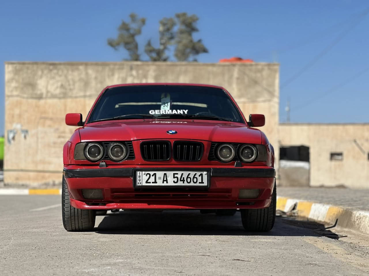 سلام عليكم .بيم حجم 525 
للبيع  اللون احمر اصل 
سياره بلاديه كلها 
مكينه فانوس 6مسكر كير عادي 
مديل 1990 اصل 
سياره مكفوله كفاله عامه بس مصبوغه احزام جماليه 
كشنات كهرباء جلد 
حداديه كفاله تخم تاير جديد 
تبريد ثلج 🧊 
سياره احلا من الصور ماناقصه برغي 
شاشه عارض دمامات 
هاتف شركه 
رقم السليمانية دولي تحويل ثاني يومً
سنويه لل 2029
السعر 71 وبيه مجال 
العنوان واسط ناحيه جصان 
متواجد فقط عل رقم الهاتف ***********
