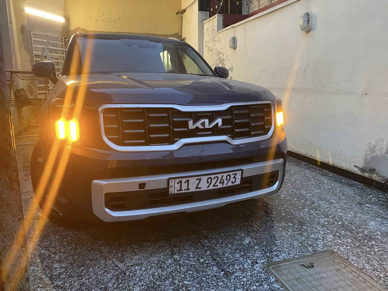 السلام عليكم عندي كيا تلورايد موديل 2024 السيارة وارد أمريكي بدون تبديل فقط بيه نصف البنيد صبغ والجاملغ بارد والباقي كفاله السيارة ليبل واحد بدون دواخل شواصي الغد كله سليم فئة S المواصفات 
محرك 6 سلندر 
بصمة أبواب 
تشغيل عن بعد 
كشنات سياحي vip
تدفئة كشنات
داخل جلد بيجي 
سبعة راكب 
تحكم استيرن 
شاشة ابل كار بلي
اضاءة زنون 
ثلاث قطع تبريد مركزي 
المقاعد الأمامية كهرباء 
رادار امامي 
تحديد مسار 
نقطة عمياء 
سايد بريك دكمة 
توقف ذاتي 
خمس أنظمة قيادة
وباقي المواصفات المعروفه 
مكاني بغداد الرصاااافه
السعررررر 270$ 
للاتصال 
***********
