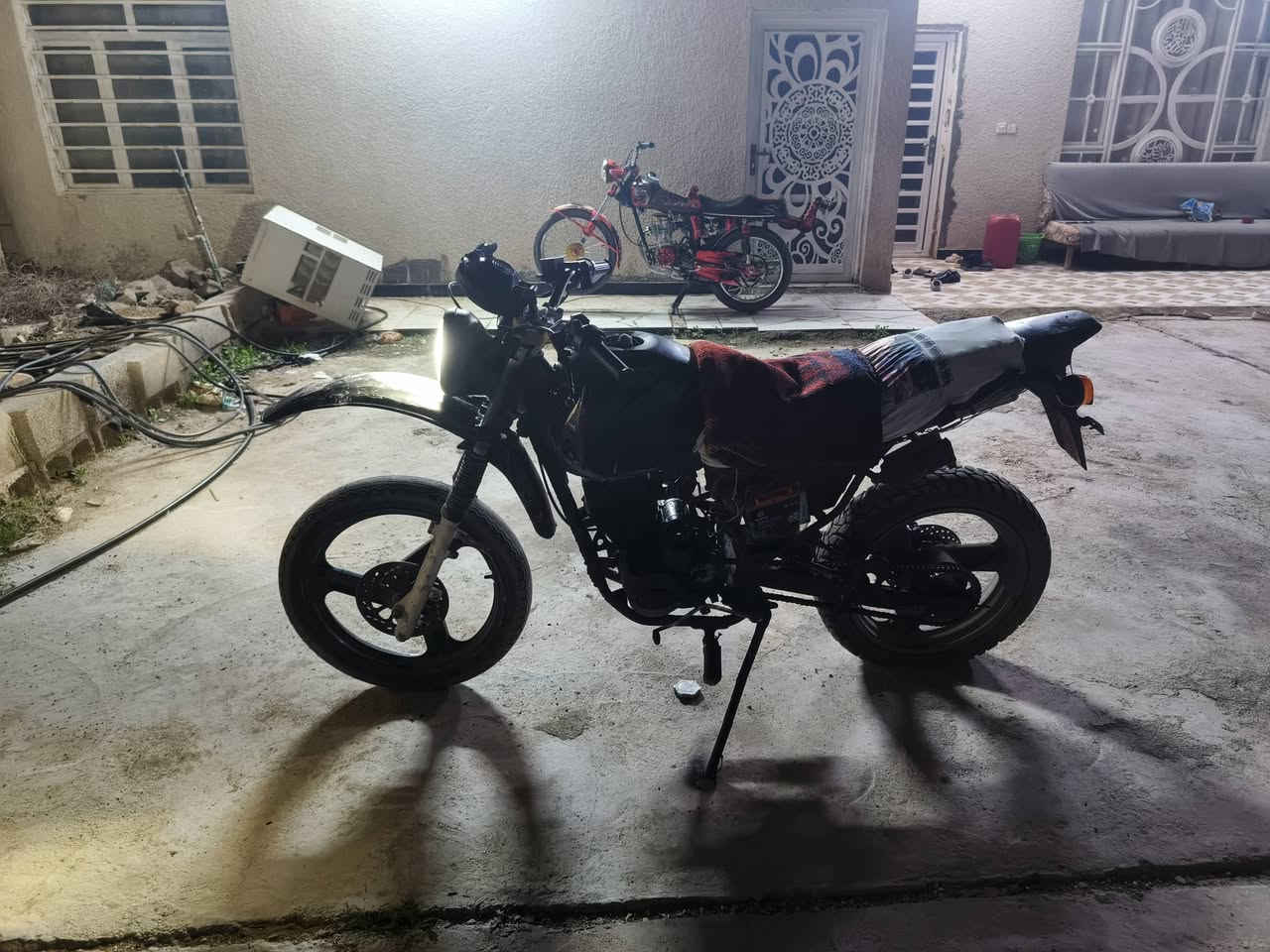 لسلام عليكم قفاز صيني للبيع محور وياله باندة دراجه نضيفه مكينه ناعمه مجفته جديد الدراجه خير من الله اي نقص مابيها شغل وطلع السعر 350وبيها مجال كهربائيات كامله***********
