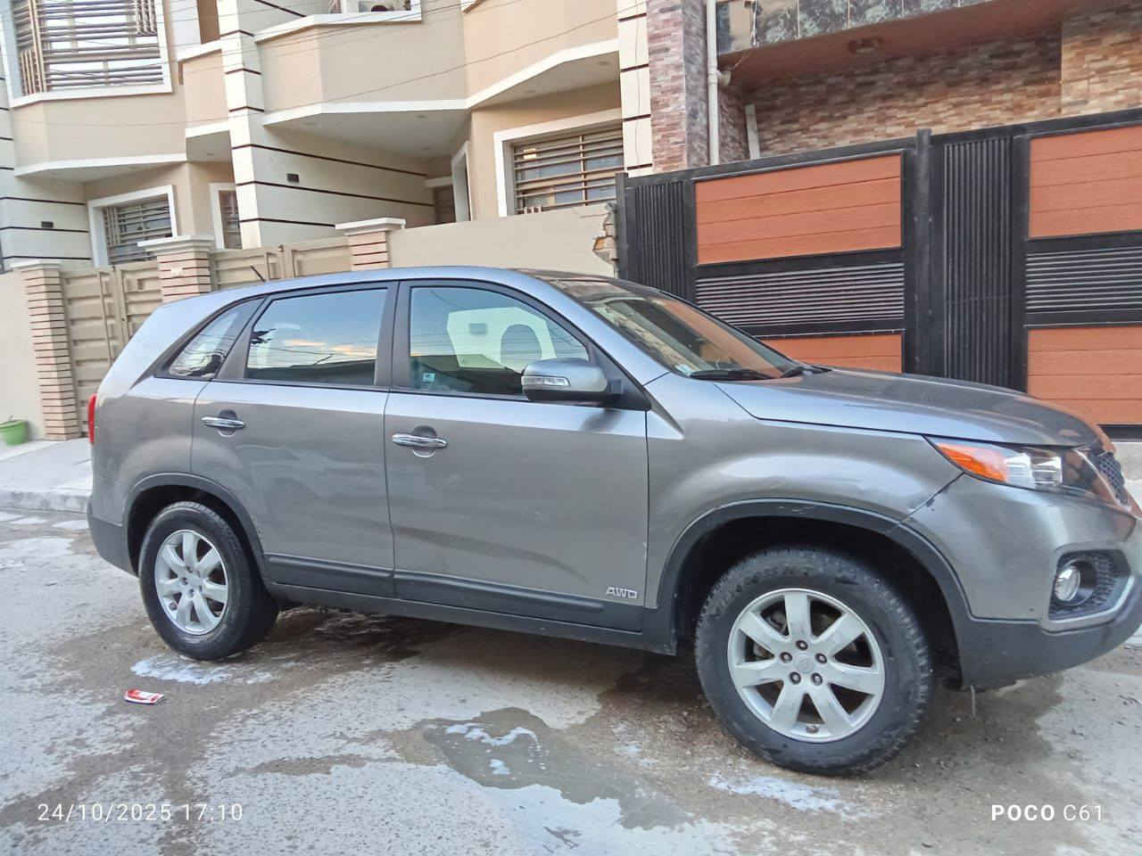 السلام عليكم
سورنتو ١٢ اربعة سلندر دوش ٥ راكب 
حادثها جاملغ وبلعراق ٣ قطع مجموع اربع قطع صبغ 
رقم صاحب السيارة ***********
السعر ١١٠ وقابل للتفاوض
مكلف بنشر
