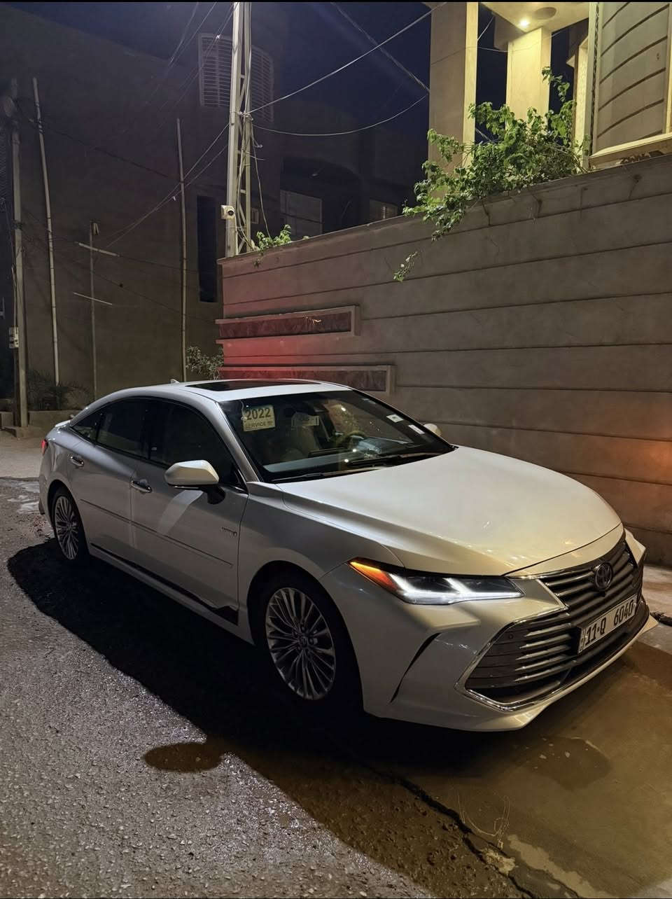 ياالله اللهم صلِ على محمد وال محمد 
تويوتا افالون 2020 وارد امريكي هايبرد لمتد اعلى مواصفات 
محرك 2500 هايبرد اقتصادية وهدوء تام التفويلة تمشيك ٨٥٠ كيلو
لون ابيض 
رقم بغداد مميز باسمي تحويل مباشر ثاني يوم
السيارة حادث فقط دعامية امامية ومبدلة بوحدة جديدة من وكالة ساز يعني كفالة عامة من الصبغ والتبديل بدون دواخل بدون ايرباك كلشي على وضع الشركة 
#المواصفات 

1. شاشه وسطية تحكم كامل للسيارة والاعدادات مع شاشة الكترونية بنظام android auto & apple carplay
.داتا شو لعرض المعلومات على الزجاج الامامي
•فتحة سقف
•اشارات بالمري الجانبية
.لد نهاري
.لايت زينون
.سستم صوت ١٠ سماعات JBL 
.ايرباكات عدد ١١ سليمة بالكامل
.انارة داخلية بلادية لون ازرق 
.قطعتين تبريد 
. حساسات خلفي امام
.ستيرن فول تحكم ٤ جهات مع خاصية محاكاة وامكانية التحدث مع السيارة لتنفيذ الاوامر عن طريق الصوت
. 4 رادارات 360
.كامرة امامية
.كامرة خلفية
.كامرات جانبية
.رؤية محيطية 360 درجة للمساعدة على الاصطفاف
. دخول ذكي لابواب الامامية
. ترحيب شعار avalon عن فتح الابواب
. هاند بريك بصمة
.بصمة تشغيل
.بصمة ابواب
.خاصية الخروج عن المسار مع تحذير نظام (الخروج الامن )SEA
.خاصية تعديل المسار مع اهتزاز السترين وتنبيه
.قيادة الية 
.حساس مستشعر العين للتنبيه قبل وقوع حادث
.تحديد مسار LDA
.كشنات جلد بيجي تطريز ملكي مع تخريم 
.كشنات الامامية كهرباء مع مساج
.كشنات امامية بميزة التبريد والتدفئة
.كشنات خلفية تدفئة 
.تكاية وسطية مع حاملة اكواب ومساحة تخزين
. كشن السائق ميمري وضعيتين
.لايت عدسة بامكانية الدوران مع الاستدارة 
.بكلايت لد
.اوتو بارك
.نقطة عمياء BSM
.مساعد القيادة التفاعلي PSM
.ثلاث وضعيات قيادة eco, normal and sport mode
.رادار جانبي
.رادار خلفي
. رادار امامي
.اوتو ستوب
. اوتو هولد 
. شحن وايرليس 
. استيرن متحرك كهرباء ٤ اتجاهات مع هيتر تدفئة للمقود
.المرآة الجانبية تعتيم
٠المرآة الخلفية بخاصية التعتيم
. تطعيمات داخلية صاج ملكي 
.تطعيمات كروم لمقابض الابواب مع زيكا كروم جانبي اسفل الابواب
.سبويلر خلفي 
.ويل حجم ١٨ مع تخم اطارات جديد برجستون 
.سنتر لوك للسائق والراكب
مواصفات اخرى كثيرة السيارة حيل نظيفة معتني بيها واسخدام شخصي وعليها ادامة مستمرة بالشركة متصرف عليها دينار واحد
مكان السيارة الديوانية
السعر 295  
صور الحادث مرفقة مع المنشر
للاستفسار اكثر الاتصال على الارقام التالية 
***********
***********
