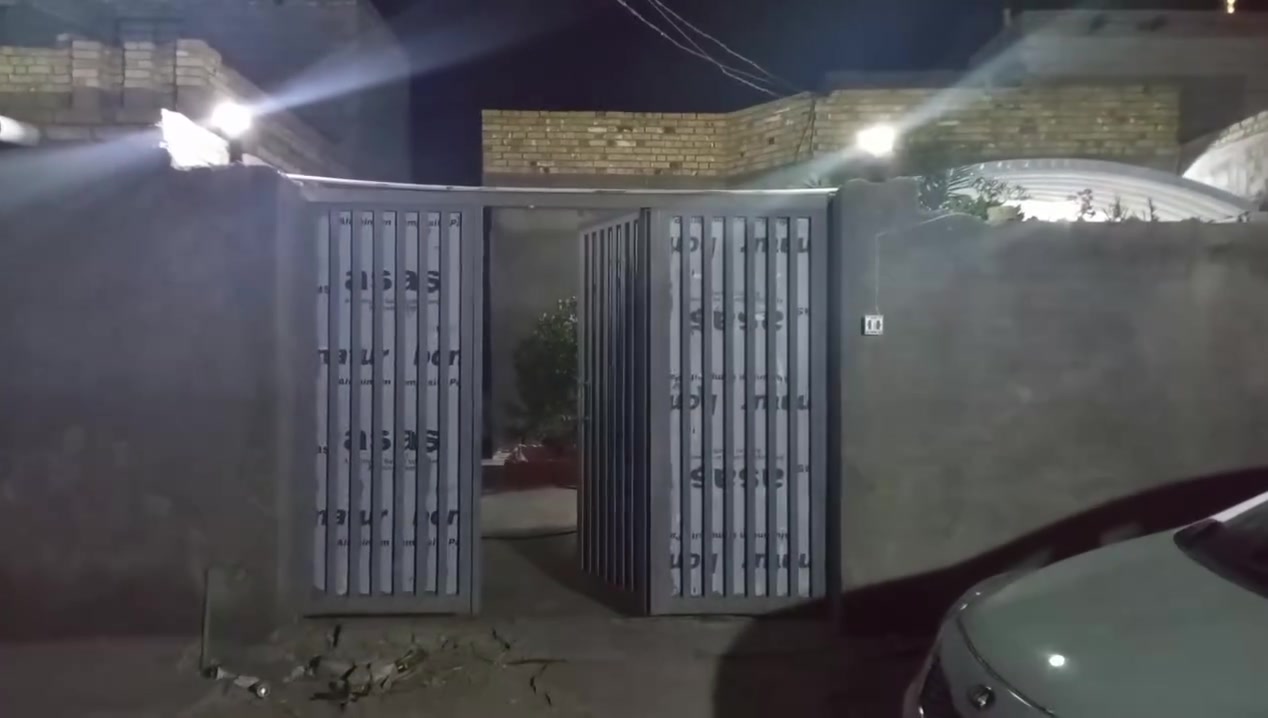 بيت للبيع المساحه 200متر الصخيين شارع حسينية الامام الغائب متوفرماء مجاري كهرباء للاستفسار ***********
