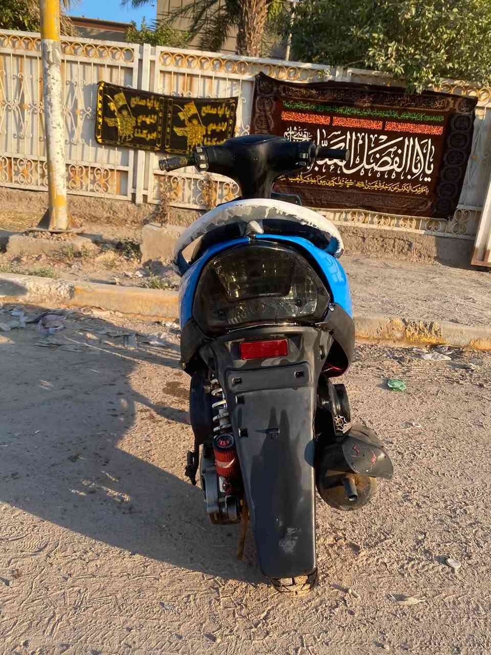 السلام عليكم دراجه ماكس عدله للبيع كامله كلهه نكره سلف مكينه بلاد شلعه ومعدل اوراق كامله المكان بلغزاليه السعر 400.  الرقم *********** الشراي يتصل

