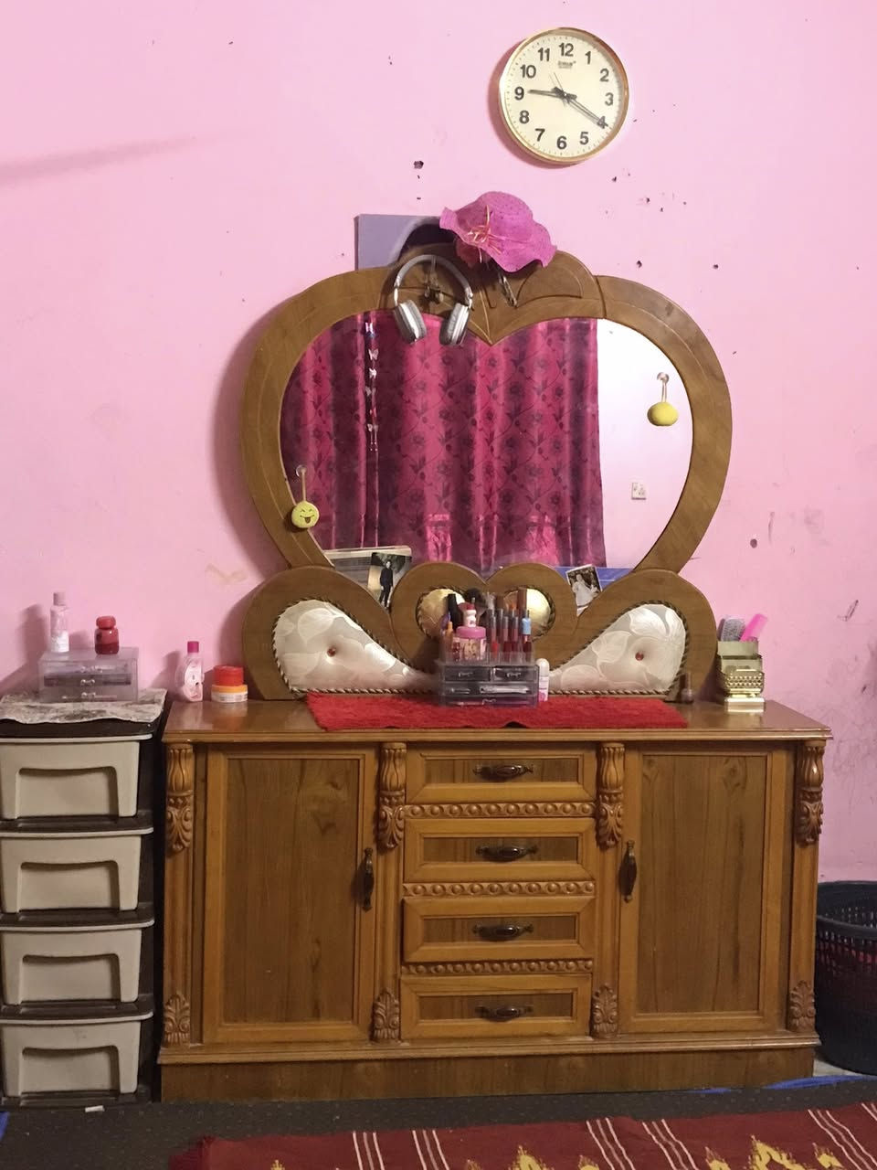 سلام عليكم غرفه صاج اللبيع سعرها مليون و٢٠٠ وبيها مجال مكاني بعقوبه الزراعي خلف جامع المدينة المنورة تواصل على رقم ***********
