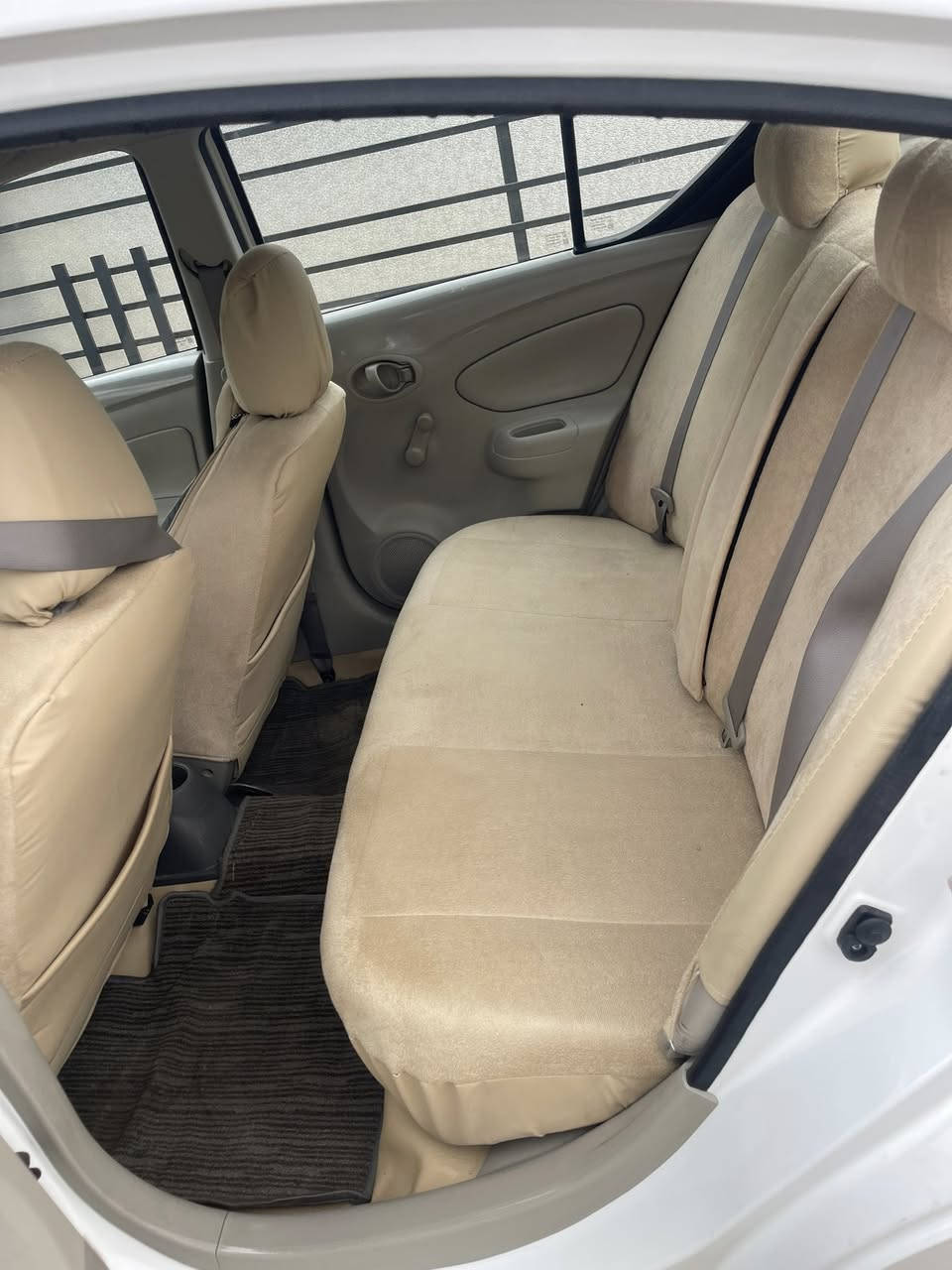 السلام عليكم نيسان سني هندي 
موديل 2023 ماشيه 26 الف 
السعر 120 السياره نظيفه جداً
***********
